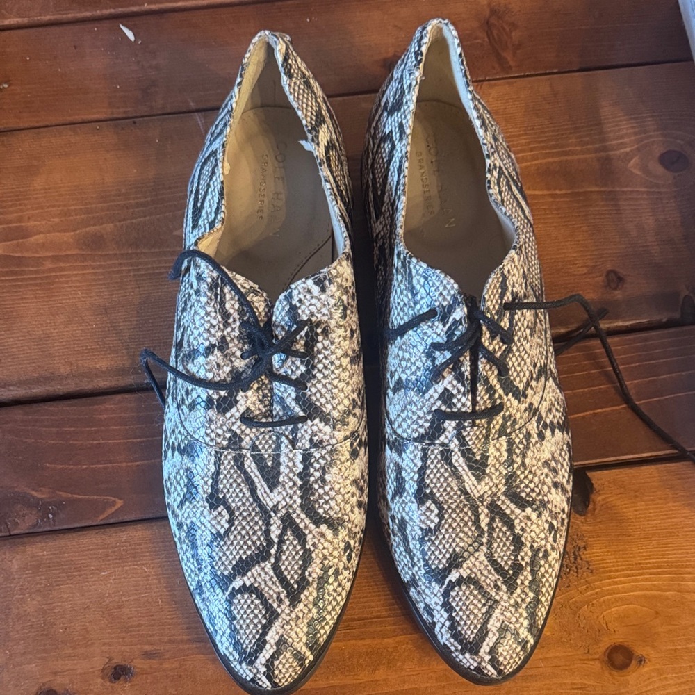 woMen's 7.5 Snakeskin Pattern Lace-Up Shoes cole haan